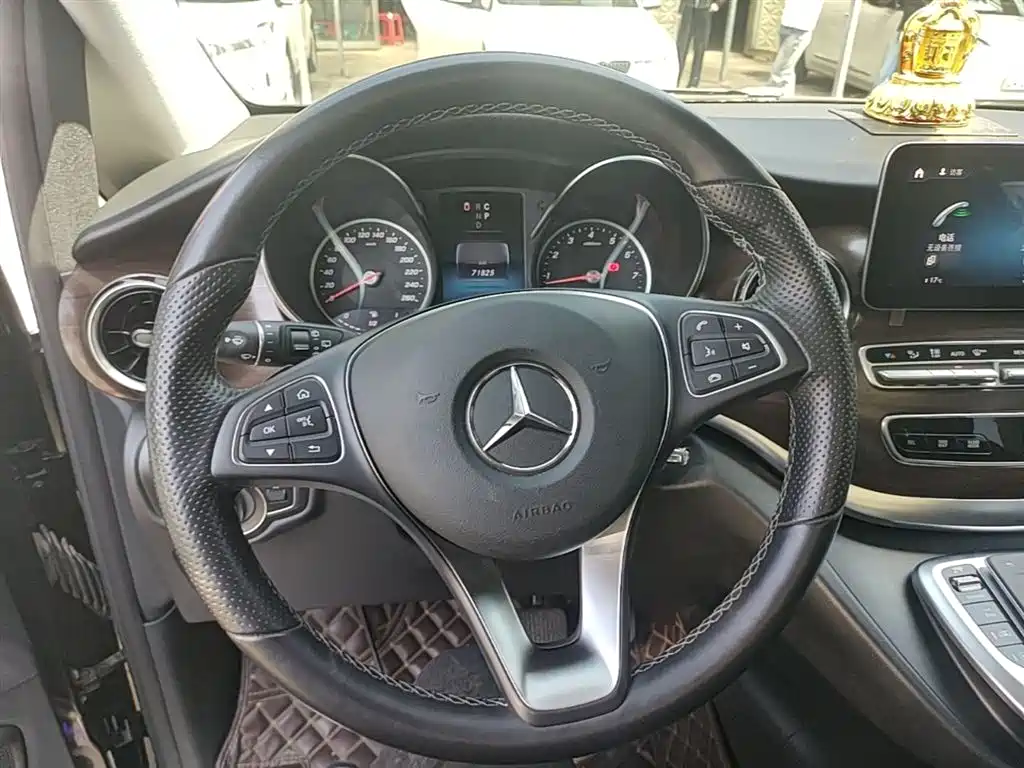 Mercedes-Benz V-Class 2021 — фото 11