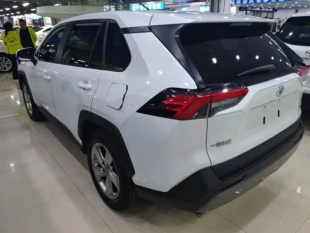 Toyota RAV4 2021 — фото 5