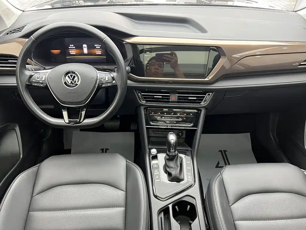 Volkswagen Tharu 2023 — фото 11