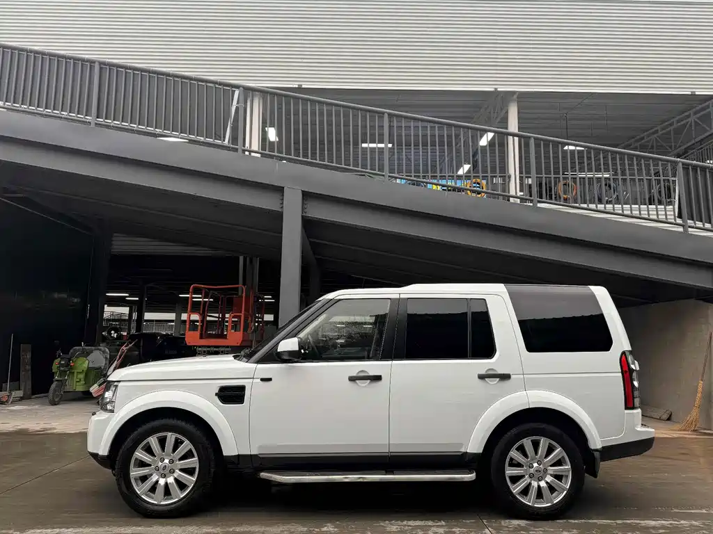 Land Rover Discovery 2015 — фото 9