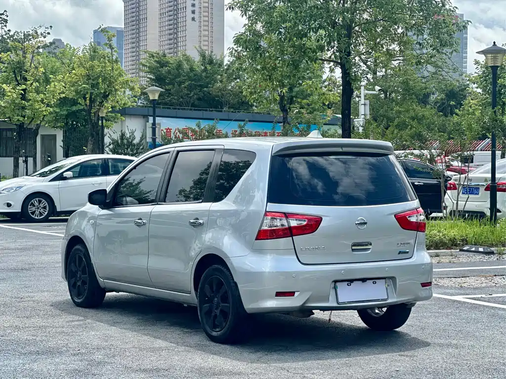 Nissan Livina 2018 — фото 4