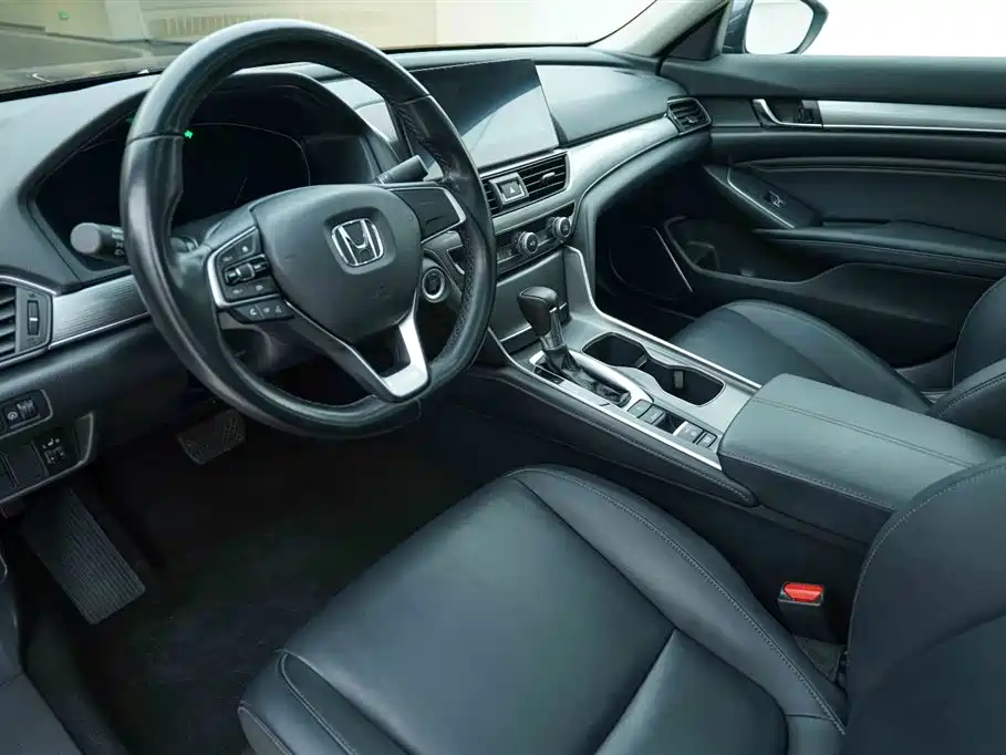 Honda Accord 2022 — фото 10