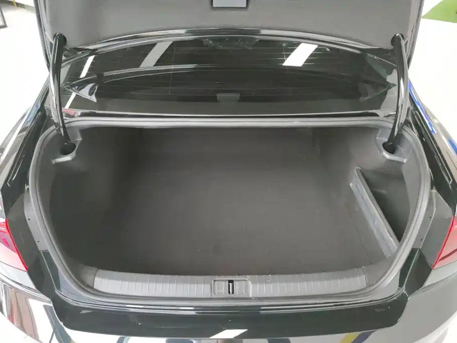 Volkswagen Magotan 2025