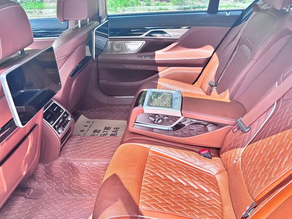 BMW 7 Series 2020 — фото 11