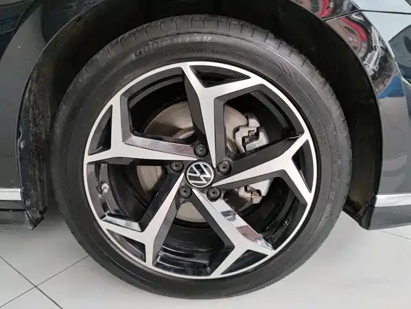 Volkswagen Magotan 2025