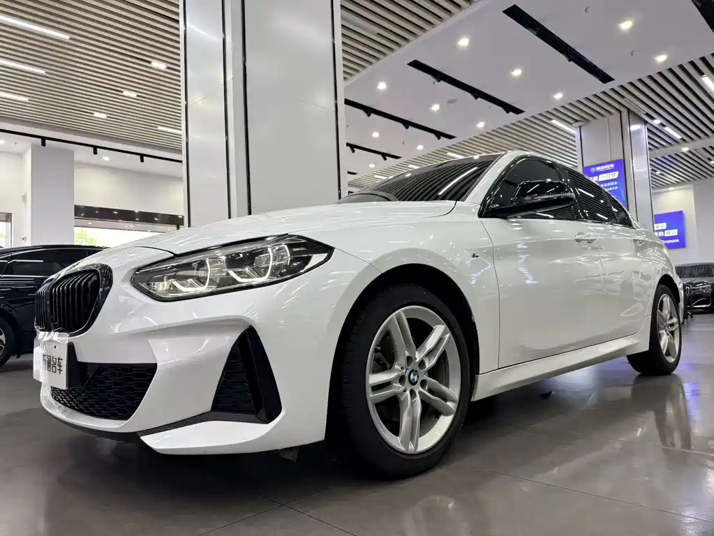 BMW 1 Series 2021 — фото 1