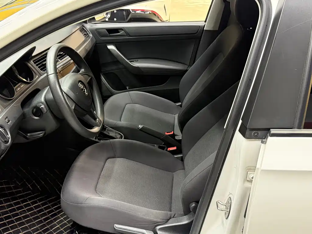 Skoda Rapid Spaceback 2019 — фото 15