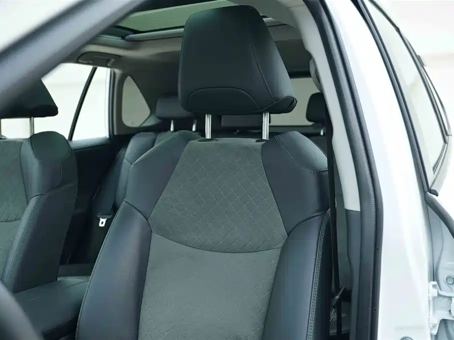 Toyota RAV4 2024 — фото 14