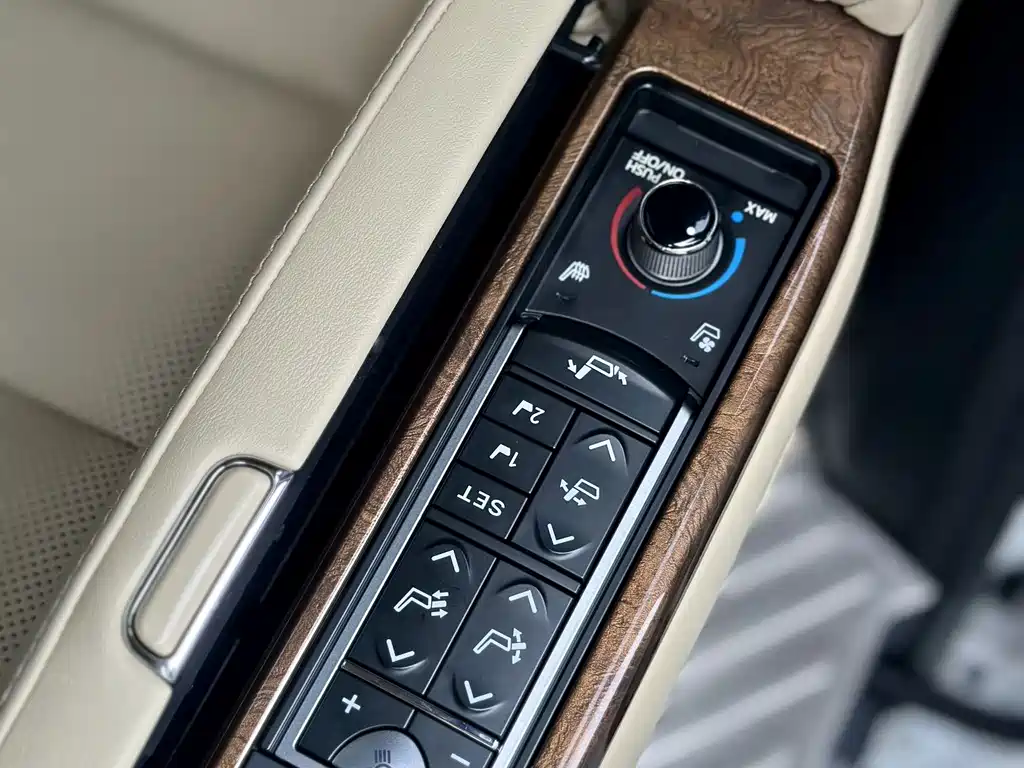Toyota Alphard 2017 — фото 18
