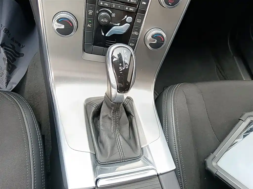 Volvo S60 2015 — фото 14
