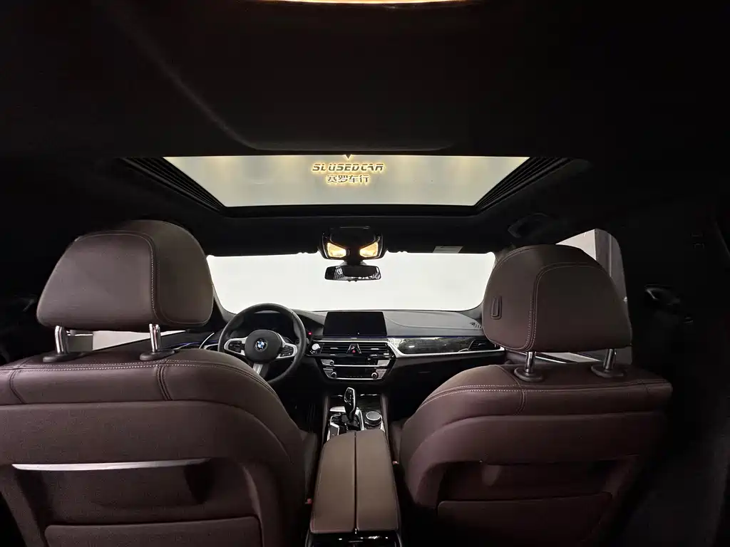 BMW 5 Series 2019 — фото 14