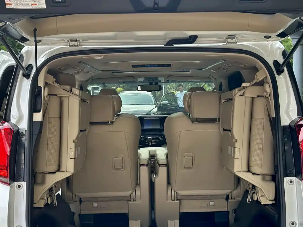 Toyota Alphard 2017 — фото 21