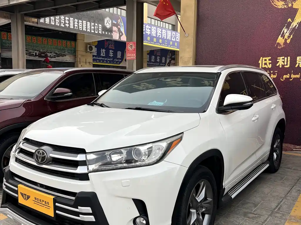 Toyota Highlander 2018 — фото 1