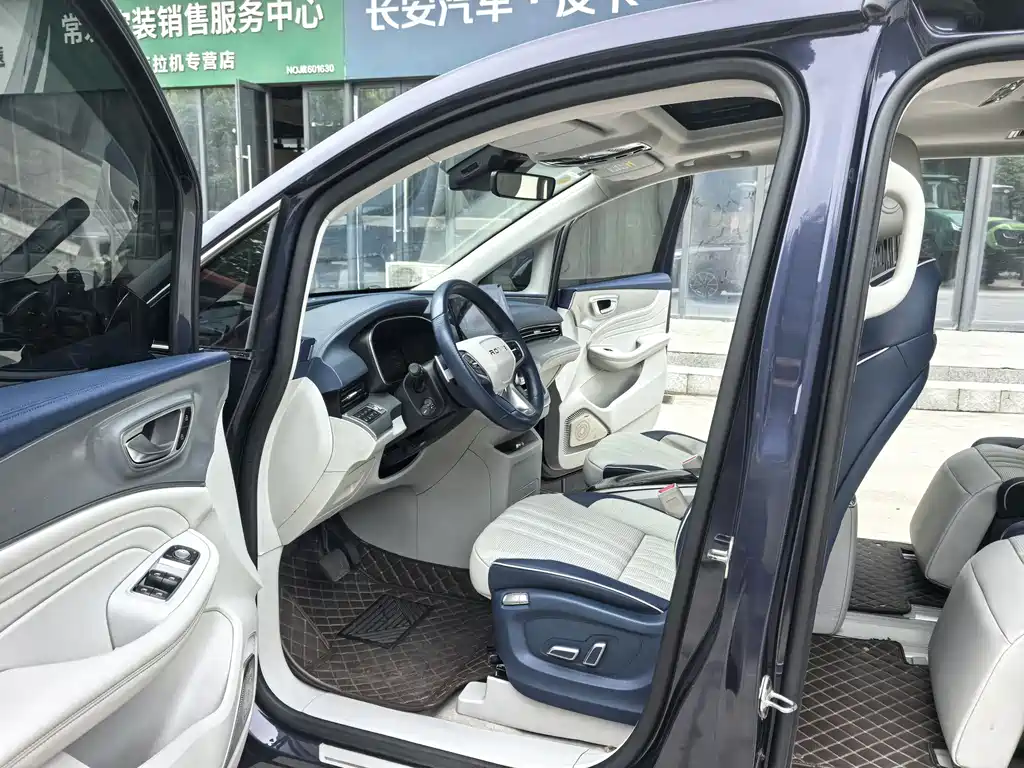 Roewe iMAX8 2022 — фото 11