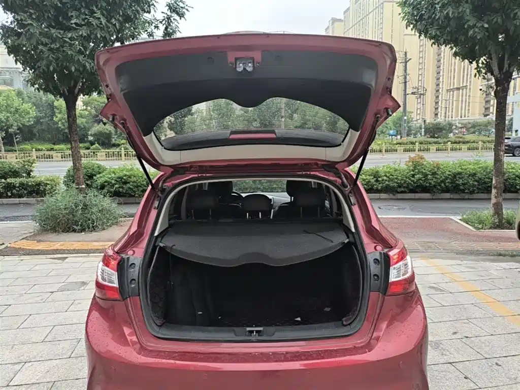 Nissan Tiida 2020 — фото 18