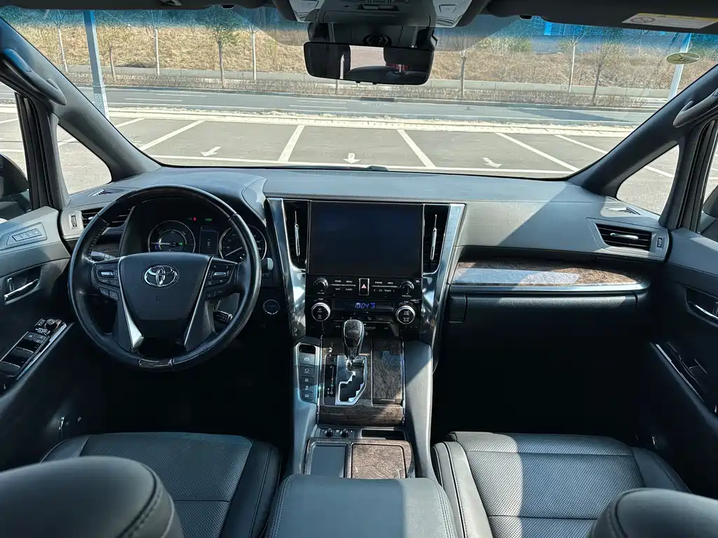 Toyota Vellfire 2022 — фото 13