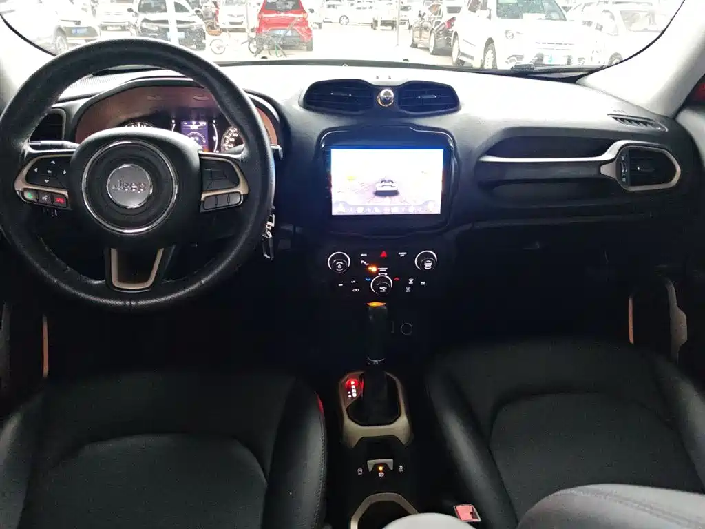 Jeep Renegade 2018 — фото 6