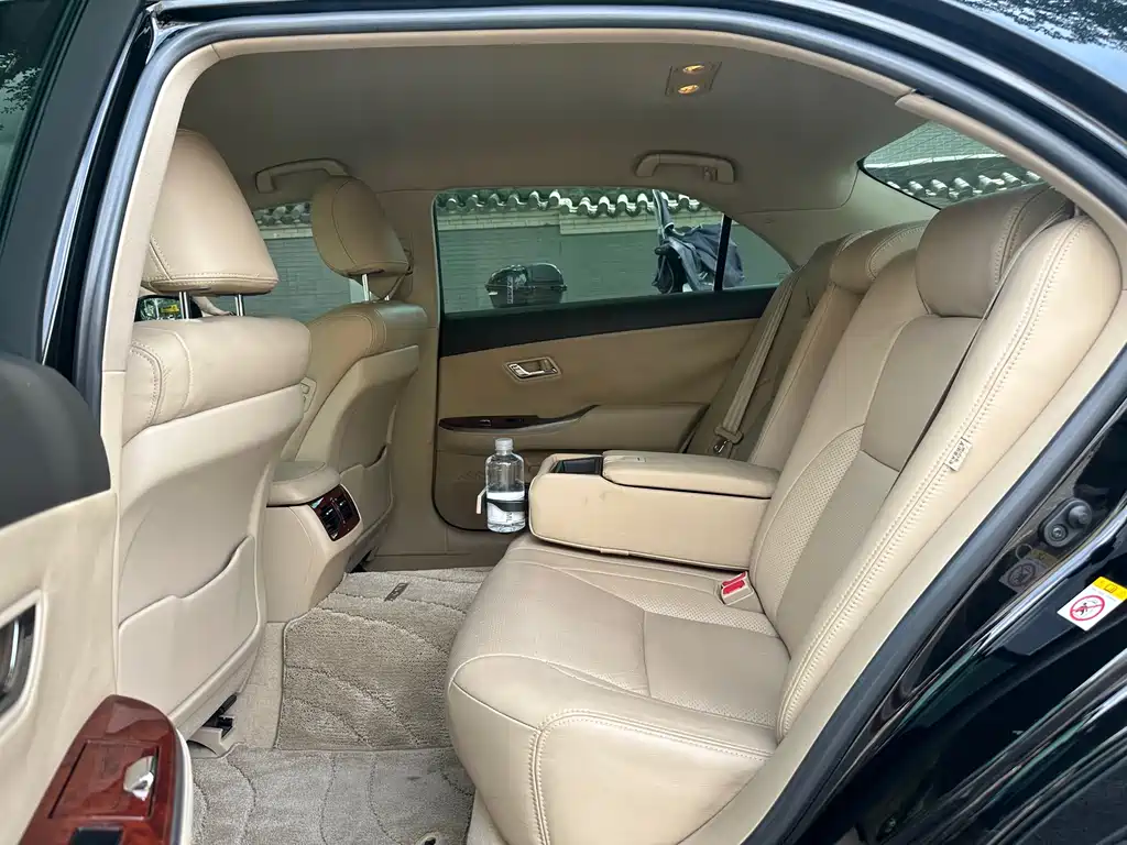 Toyota Crown 2015 — фото 10