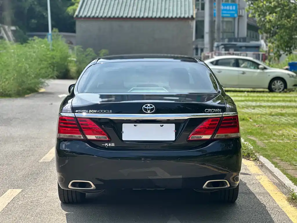 Toyota Crown 2015 — фото 16