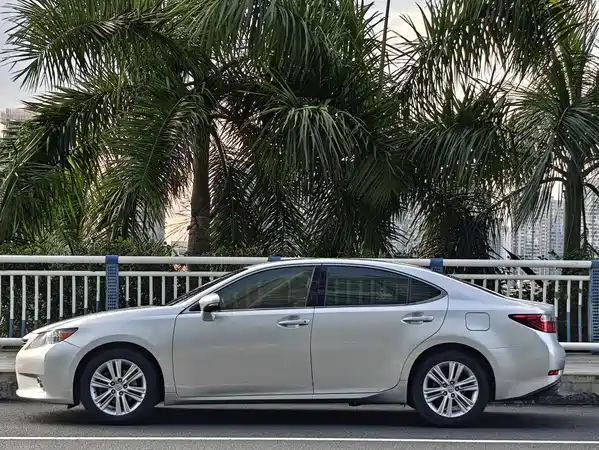 Lexus ES 2012