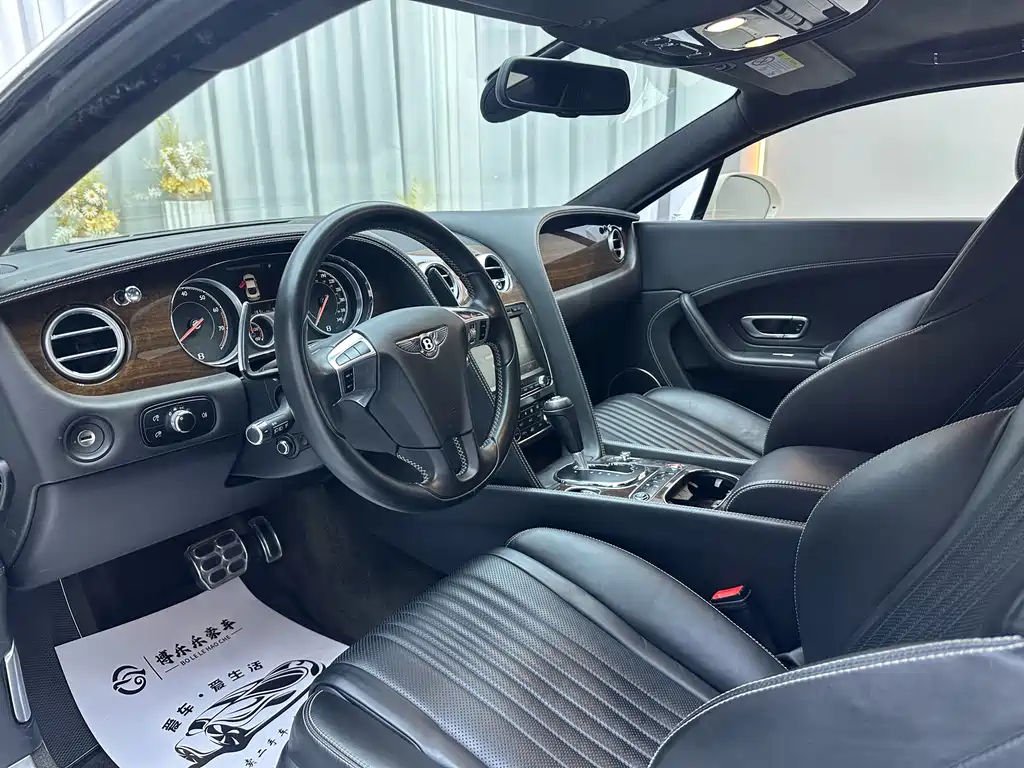 Bentley Continental 2018 — фото 15