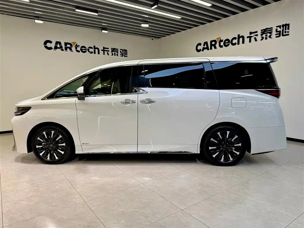 Toyota Vellfire 2024 — фото 7