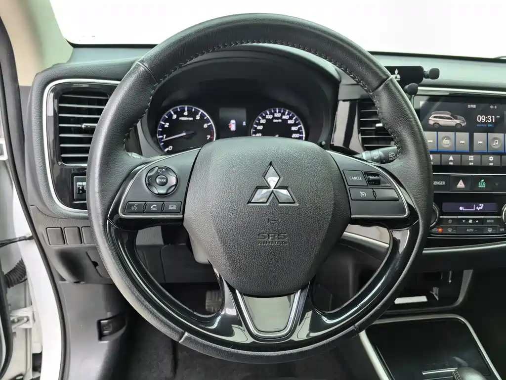 Mitsubishi Outlander 2020 — фото 14