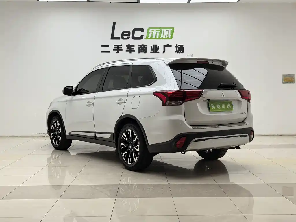 Mitsubishi Outlander 2020 — фото 5