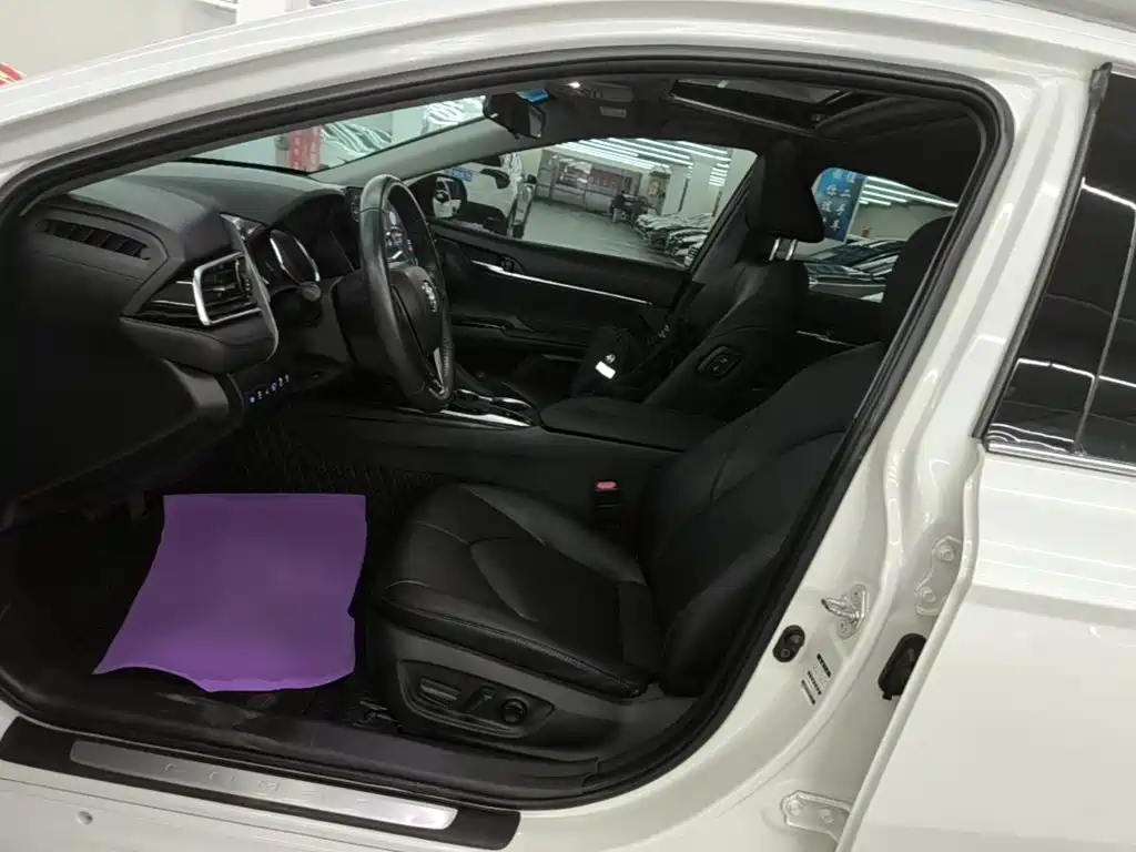 Toyota Camry 2022 — фото 15