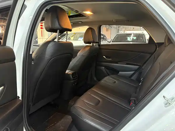 Hyundai Elantra 2023