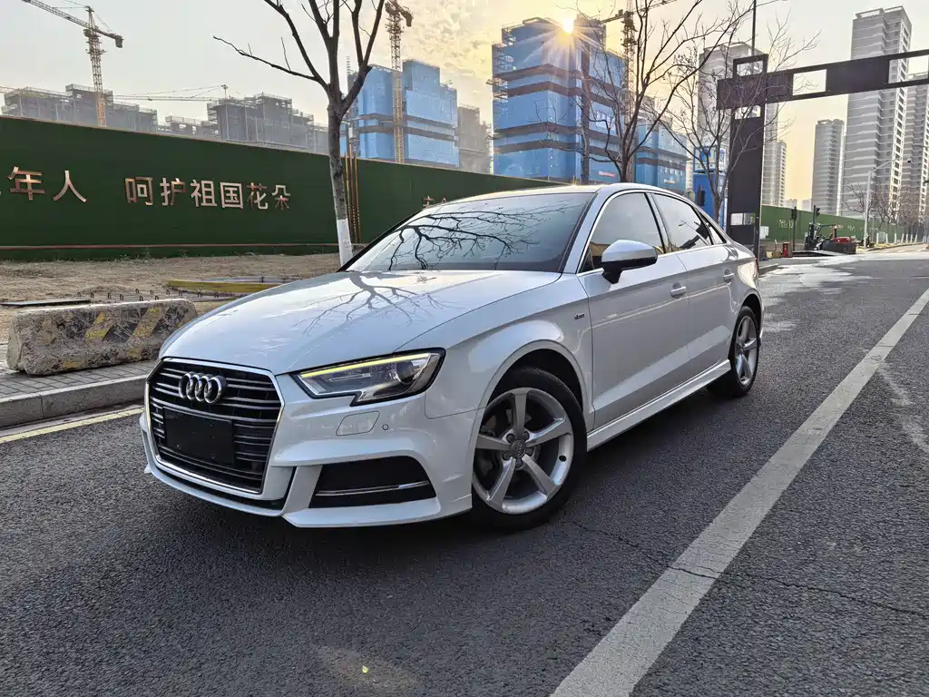 Audi A3 2018 — фото 1
