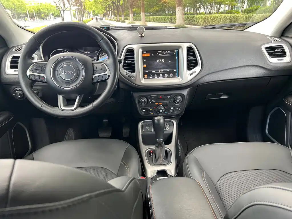 Jeep Compass 2018 — фото 13