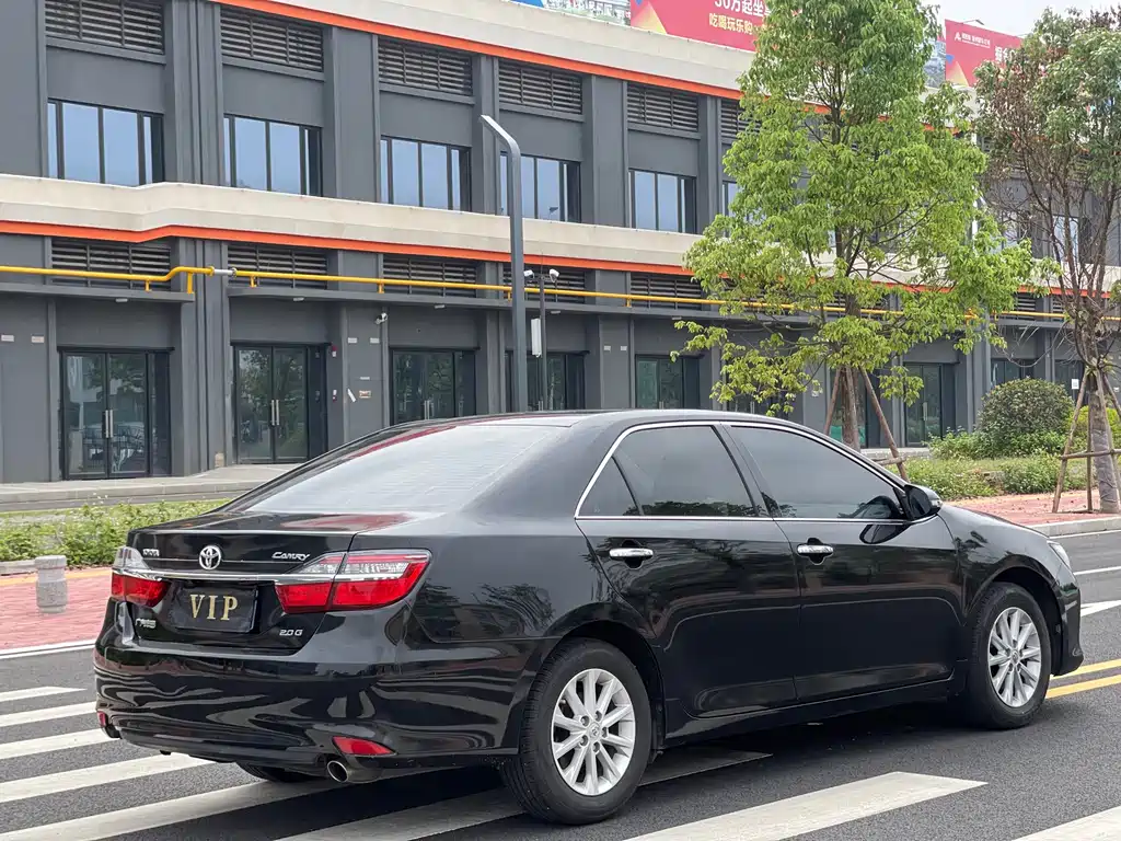 Toyota Camry 2017 — фото 9