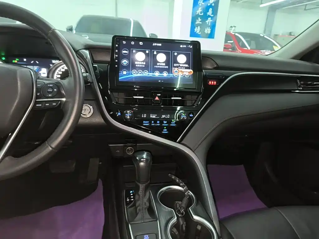 Toyota Camry 2022 — фото 13