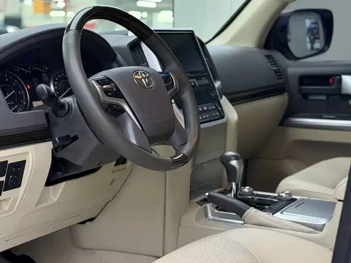 Toyota Land Cruiser 2019 — фото 6
