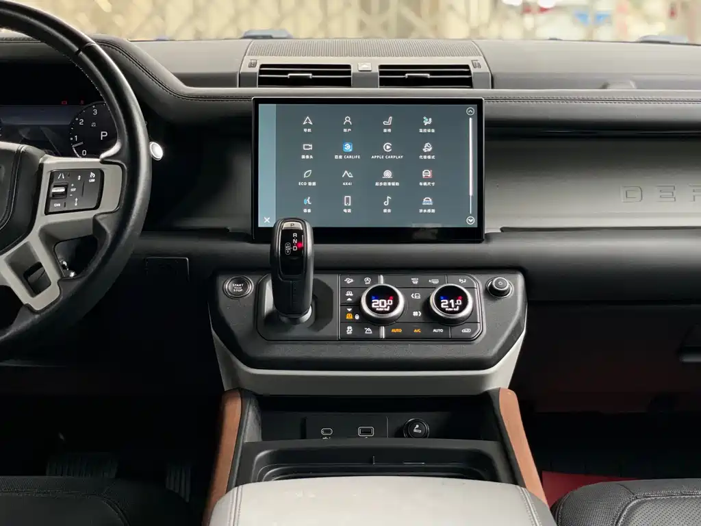 Land Rover Defender 2023 — фото 25
