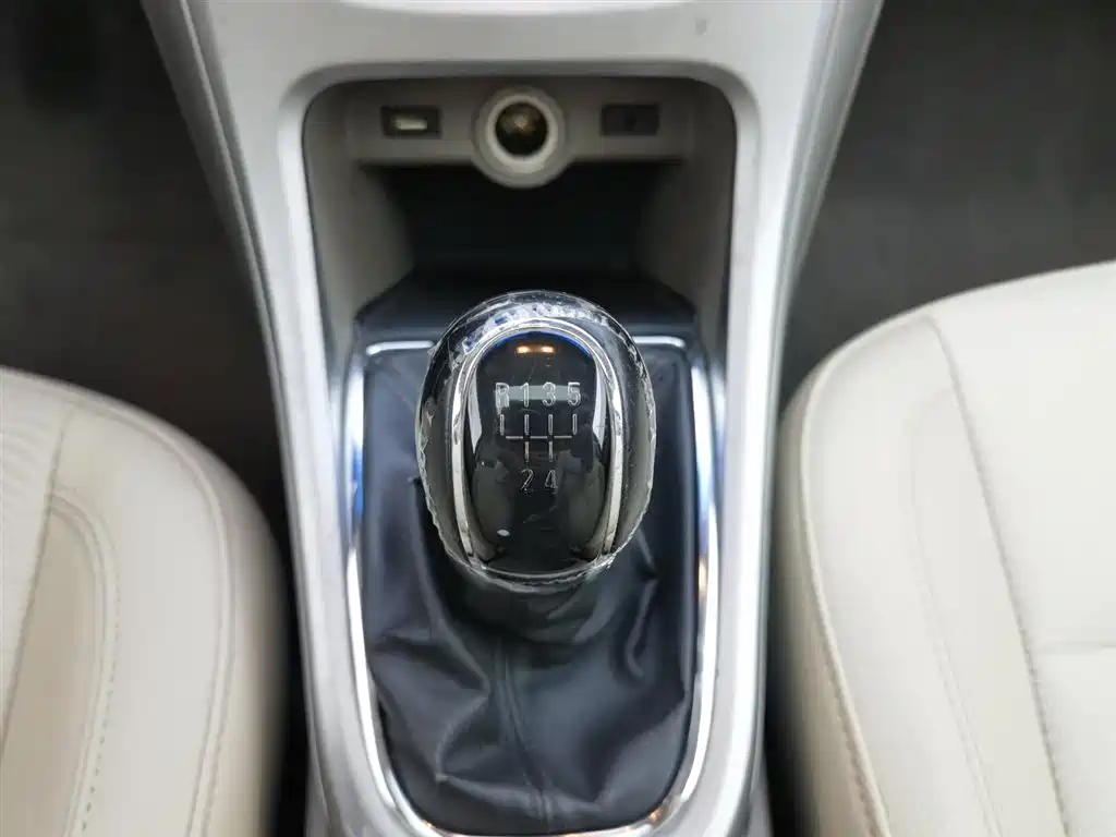 Buick Excelle 2013 — фото 13