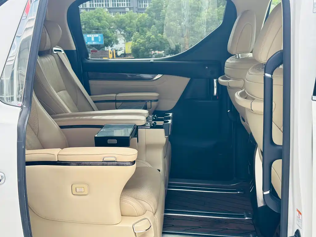 Toyota Alphard 2019 — фото 8