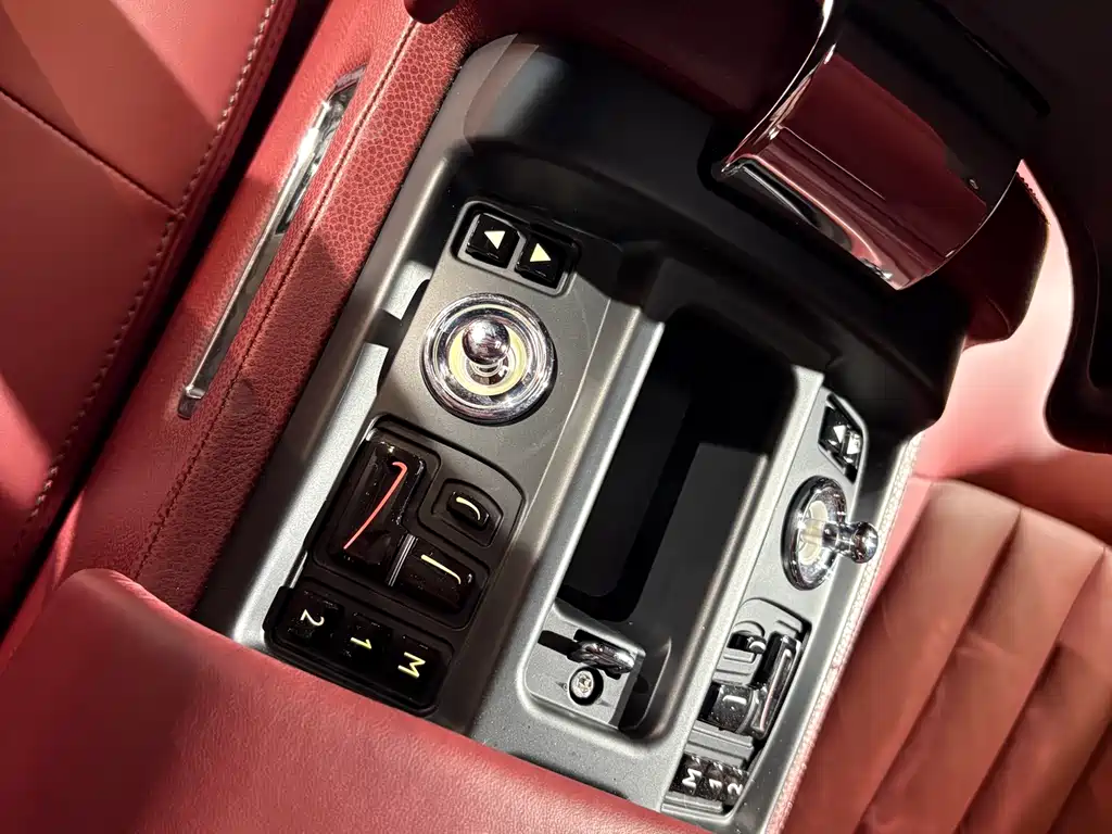 Rolls-Royce Phantom 2012 — фото 18