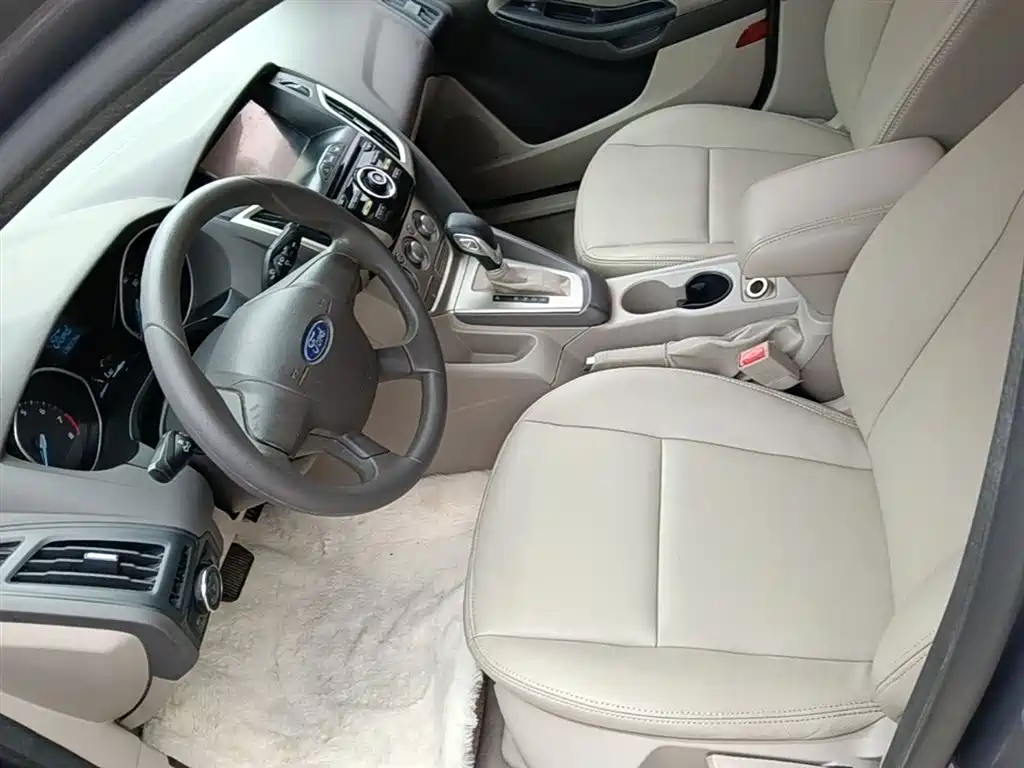 Ford Focus 2015 — фото 15