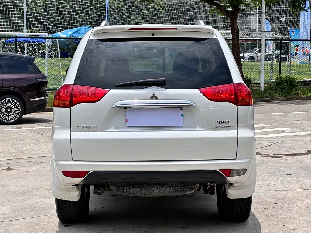 Mitsubishi Pajero Sport 2016