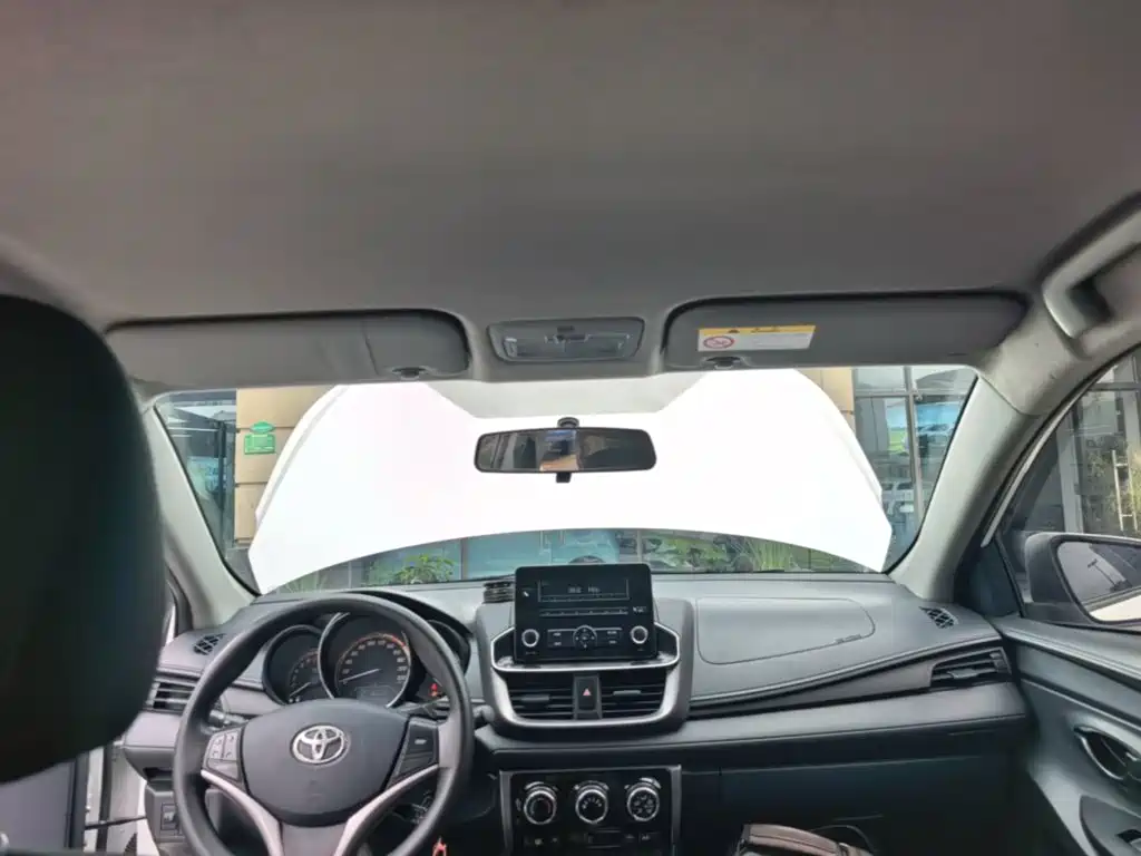Toyota Yaris L 2022 — фото 18