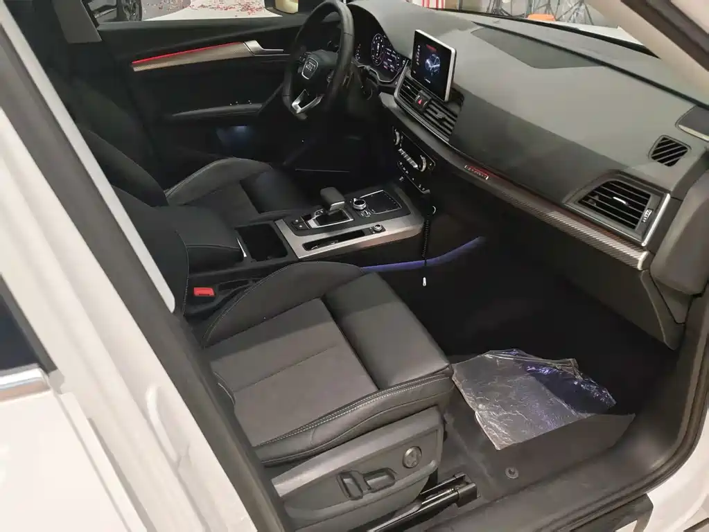Audi Q5L 2019 — фото 14