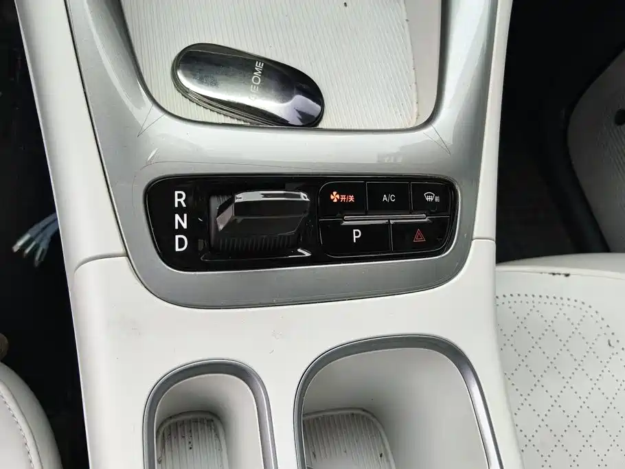 Geely Galaxy Starwish 2024 — фото 16