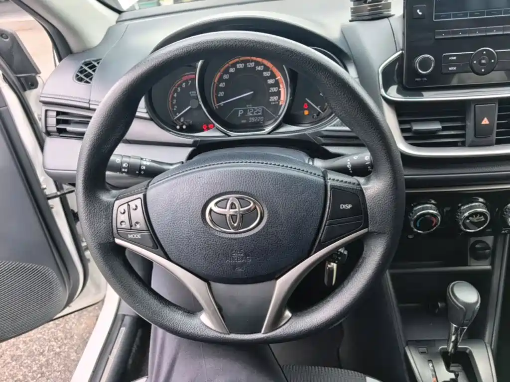 Toyota Yaris L 2022 — фото 11