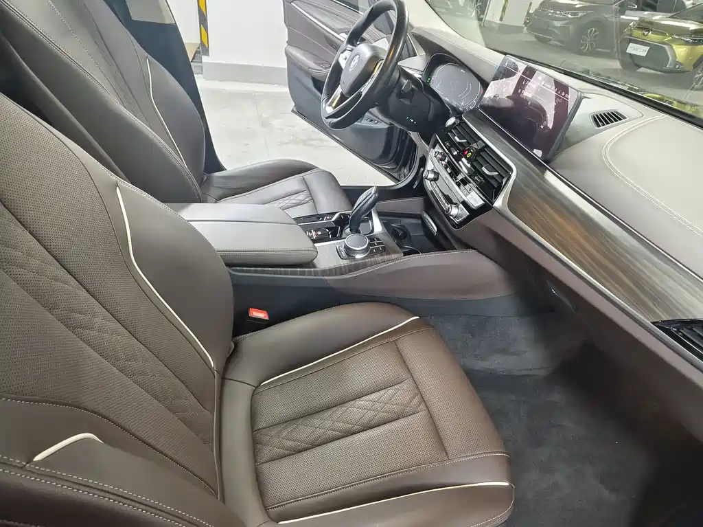 BMW 5 Series New Energy 2021 — фото 17