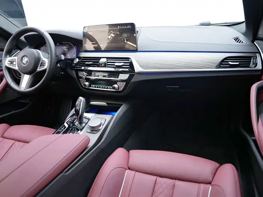 BMW 5 Series 2022 — фото 10