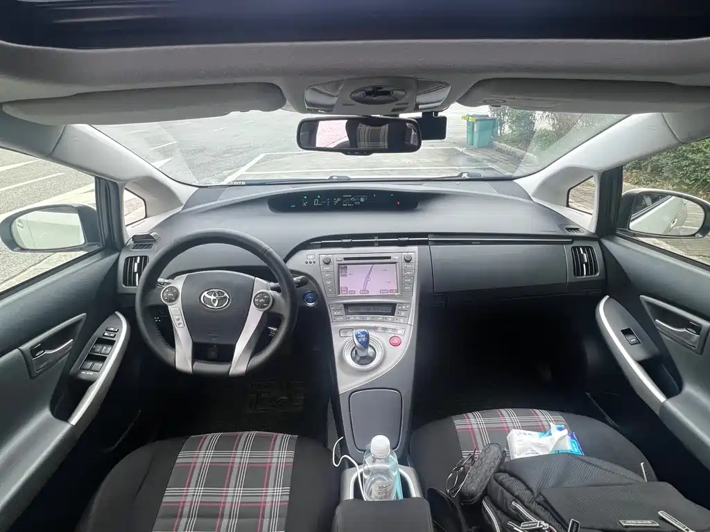 Toyota Prius 2013 — фото 13