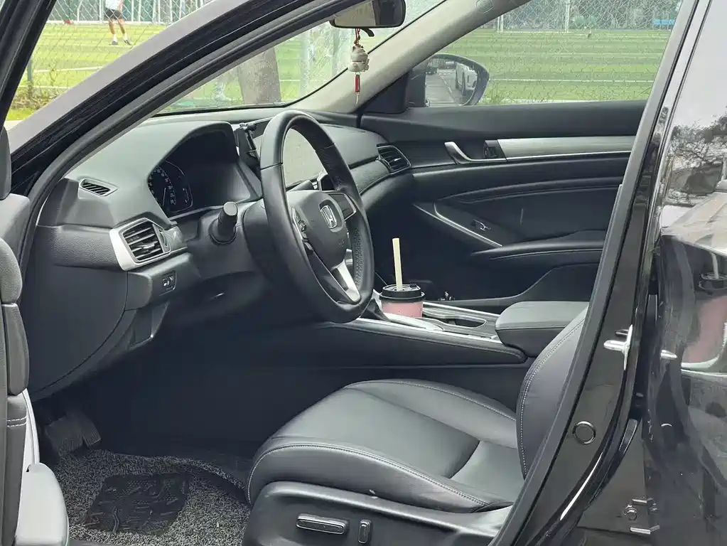 Honda Accord 2022 — фото 10