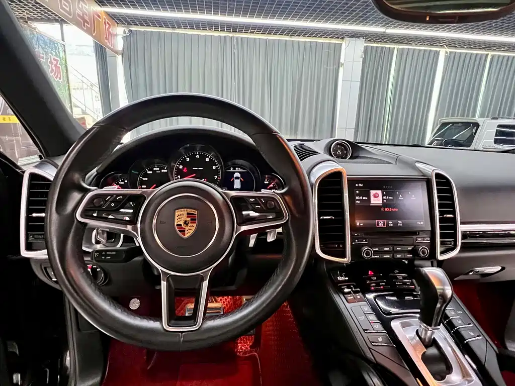 Porsche Cayenne 2017 — фото 11